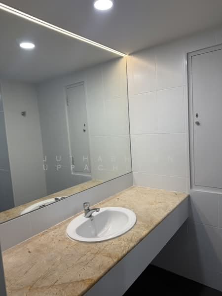 Beverly Tower, Bangkok, 52 Soi Chai Yot, Khlongtoei Nua, Watthana, Bangkok, 1 Bedroom, 65 sqm, Condo For Rent, by Juthabhorn Uppachit (Amy), 500234724 - DDproperty.com