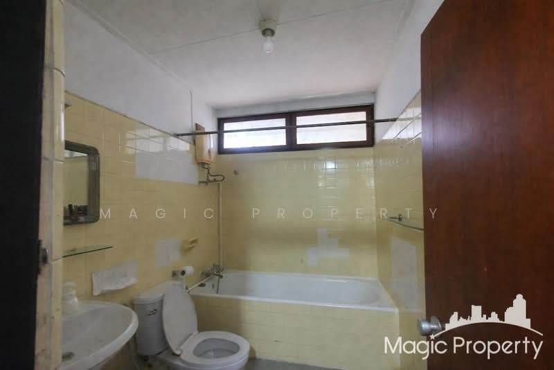 Brown Brick Apartment, Bangkok, Khlong Tan Nua, Watthana, Bangkok, , 200 sqm, Retail Space For Rent, by Magic Property, 500234743 - DDproperty.com