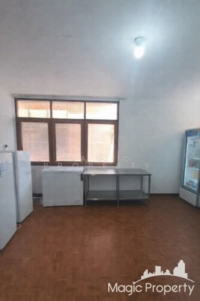 Brown Brick Apartment, Bangkok, Khlong Tan Nua, Watthana, Bangkok, , 200 sqm, Retail Space For Rent, by Magic Property, 500234743 - DDproperty.com