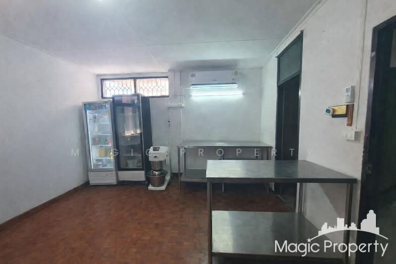 Brown Brick Apartment, Bangkok, Khlong Tan Nua, Watthana, Bangkok, , 200 sqm, Retail Space For Rent, by Magic Property, 500234743 - DDproperty.com