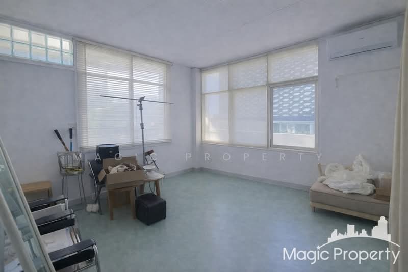 Brown Brick Apartment, Bangkok, Khlong Tan Nua, Watthana, Bangkok, , 200 sqm, Retail Space For Rent, by Magic Property, 500234743 - DDproperty.com