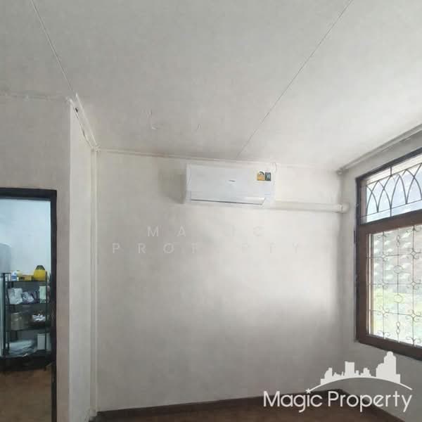 Brown Brick Apartment, Bangkok, Khlong Tan Nua, Watthana, Bangkok, , 200 sqm, Retail Space For Rent, by Magic Property, 500234743 - DDproperty.com