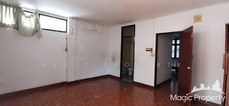 Brown Brick Apartment, Bangkok, Khlong Tan Nua, Watthana, Bangkok, , 200 sqm, Retail Space For Rent, by Magic Property, 500234743 - DDproperty.com