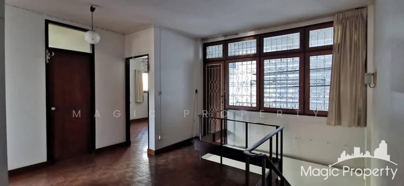 Brown Brick Apartment, Bangkok, Khlong Tan Nua, Watthana, Bangkok, , 200 sqm, Retail Space For Rent, by Magic Property, 500234743 - DDproperty.com