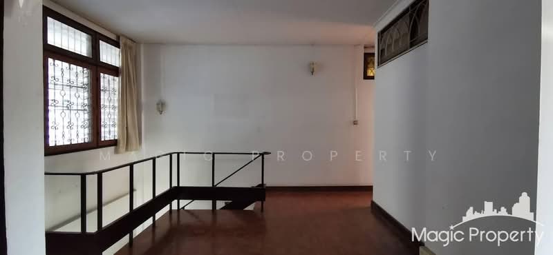 Brown Brick Apartment, Bangkok, Khlong Tan Nua, Watthana, Bangkok, , 200 sqm, Retail Space For Rent, by Magic Property, 500234743 - DDproperty.com