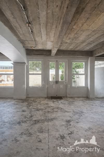 Brown Brick Apartment, Bangkok, Khlong Tan Nua, Watthana, Bangkok, , 200 sqm, Retail Space For Rent, by Magic Property, 500234743 - DDproperty.com