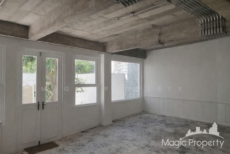 Brown Brick Apartment, Bangkok, Khlong Tan Nua, Watthana, Bangkok, , 200 sqm, Retail Space For Rent, by Magic Property, 500234743 - DDproperty.com