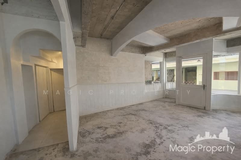 Brown Brick Apartment, Bangkok, Khlong Tan Nua, Watthana, Bangkok, , 200 sqm, Retail Space For Rent, by Magic Property, 500234743 - DDproperty.com