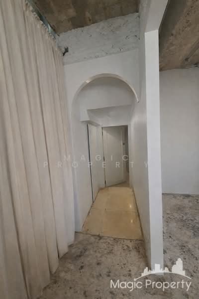 Brown Brick Apartment, Bangkok, Khlong Tan Nua, Watthana, Bangkok, , 200 sqm, Retail Space For Rent, by Magic Property, 500234743 - DDproperty.com