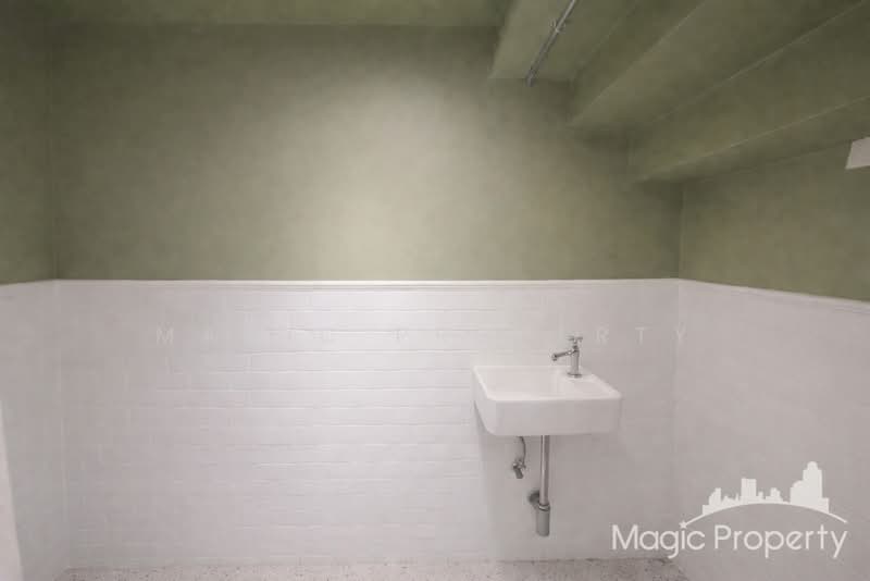 Brown Brick Apartment, Bangkok, Khlong Tan Nua, Watthana, Bangkok, , 200 sqm, Retail Space For Rent, by Magic Property, 500234743 - DDproperty.com