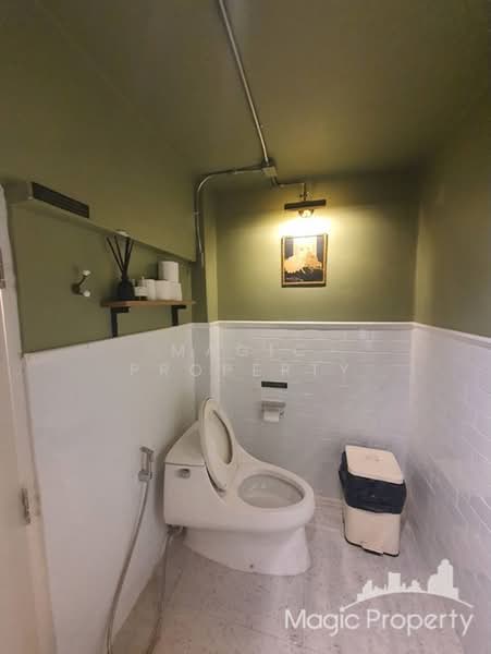 Brown Brick Apartment, Bangkok, Khlong Tan Nua, Watthana, Bangkok, , 200 sqm, Retail Space For Rent, by Magic Property, 500234743 - DDproperty.com