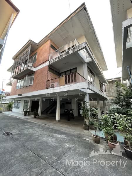 Brown Brick Apartment, Bangkok, Khlong Tan Nua, Watthana, Bangkok, , 200 sqm, Retail Space For Rent, by Magic Property, 500234743 - DDproperty.com