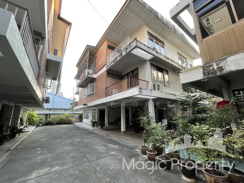 Brown Brick Apartment, Bangkok, Khlong Tan Nua, Watthana, Bangkok, , 200 sqm, Retail Space For Rent, by Magic Property, 500234743 - DDproperty.com