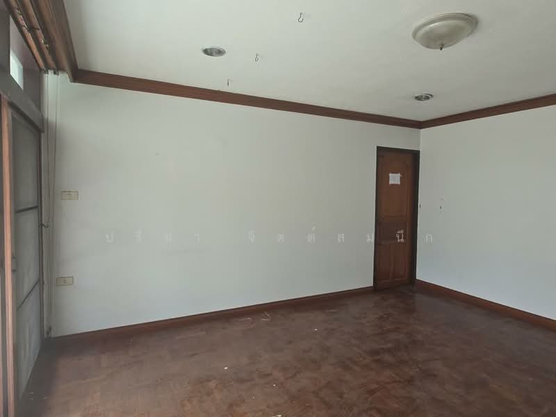 Low-rise, old-style apartment, 200 sq m, 3 bedrooms, 2 big balconies, pet-friendly, near BTS Ari, Bangkok, พหลโยธิน, Samsen Nai, Phaya Thai, Bangkok, 3 Bedrooms, 200 sqm, Villa For Rent, by ปรีชา จิตต์สมนึก, 500234770 - DDproperty.com