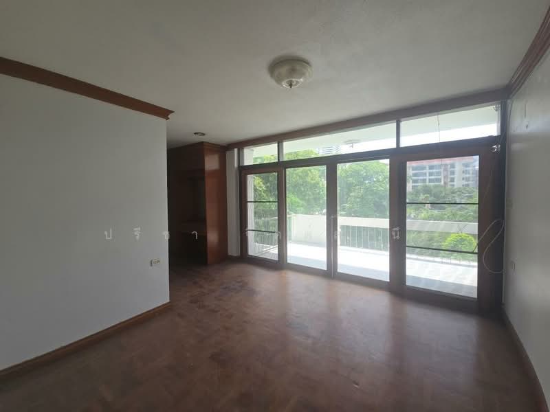 Low-rise, old-style apartment, 200 sq m, 3 bedrooms, 2 big balconies, pet-friendly, near BTS Ari, Bangkok, พหลโยธิน, Samsen Nai, Phaya Thai, Bangkok, 3 Bedrooms, 200 sqm, Villa For Rent, by ปรีชา จิตต์สมนึก, 500234770 - DDproperty.com