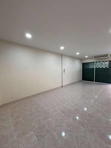 For Sale - ขายด่วน! อาคารพาณิชย์ 2 ชั้น 19 ตรว 240 ตรม เสนานิคม 1 ซ.42 3 นอน 2 ห้องน้ำ BTS เสนานิคม, Bangkok