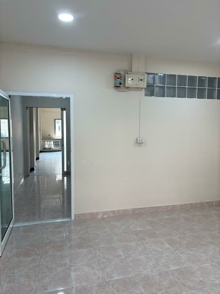 For Sale - ขายด่วน! อาคารพาณิชย์ 2 ชั้น 19 ตรว 240 ตรม เสนานิคม 1 ซ.42 3 นอน 2 ห้องน้ำ BTS เสนานิคม, Bangkok