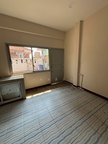 For Sale - ขายด่วน! อาคารพาณิชย์ 2 ชั้น 19 ตรว 240 ตรม เสนานิคม 1 ซ.42 3 นอน 2 ห้องน้ำ BTS เสนานิคม, Bangkok