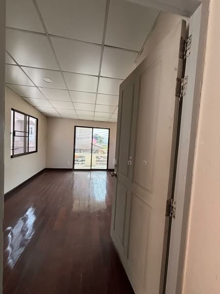 ขายด่วน! อาคารพาณิชย์ 2 ชั้น 19 ตรว 240 ตรม เสนานิคม 1 ซ.42 3 นอน 2 ห้องน้ำ BTS เสนานิคม, กรุงเทพ, เสนานิคม, จตุจักร, กรุงเทพ, 240 ตร.ม., ตึกแถว-อาคารพาณิชย์ ขาย, โดย เจสสิก้า, 500234784 - DDproperty.com