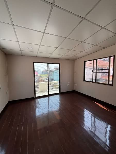 For Sale - ขายด่วน! อาคารพาณิชย์ 2 ชั้น 19 ตรว 240 ตรม เสนานิคม 1 ซ.42 3 นอน 2 ห้องน้ำ BTS เสนานิคม, Bangkok