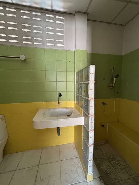 For Sale - ขายด่วน! อาคารพาณิชย์ 2 ชั้น 19 ตรว 240 ตรม เสนานิคม 1 ซ.42 3 นอน 2 ห้องน้ำ BTS เสนานิคม, Bangkok