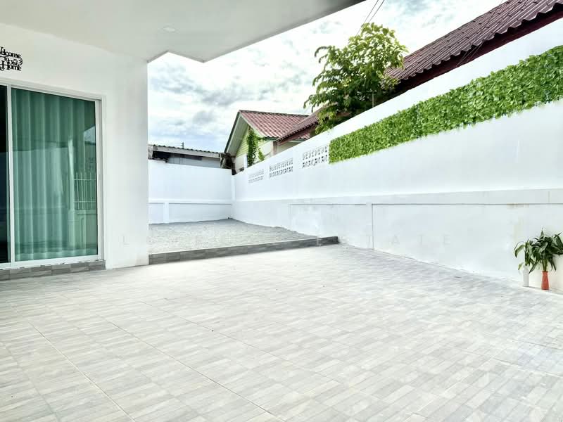 Single-Storey Townhouse for Sale in East Pattaya, Chon Buri (Pattaya), Bang Lamung, Bang Lamung (Pattaya), Chon Buri (Pattaya), 3 Bedrooms, 192 sqm, Townhouse For Sale, by PLC Real Estate, 500234833 - DDproperty.com