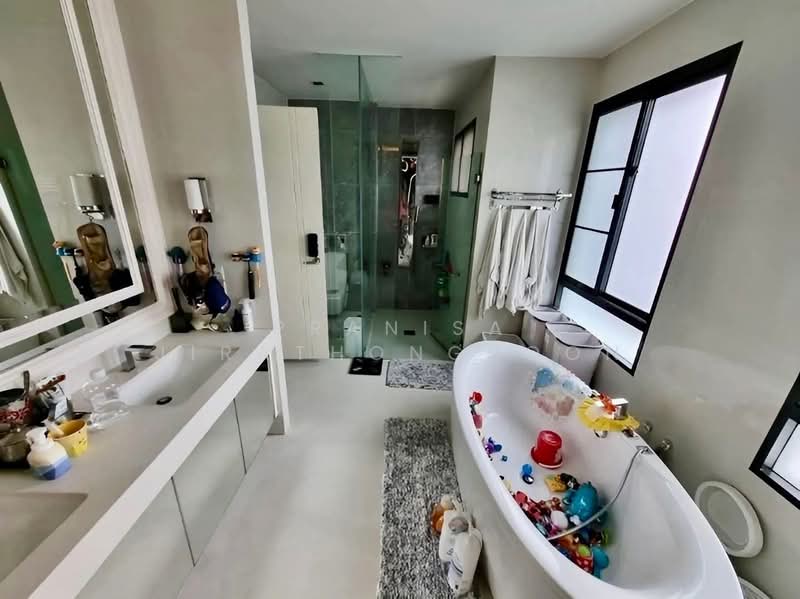 Narasiri Topiary Nawamindra, Bangkok, Nawamin Road, Khlong Kum, Bueng Kum, Bangkok, 4 Bedrooms, 317 sqm, Single Detached House For Sale, by Pranisa Jirathongpoon, 500234851 - DDproperty.com