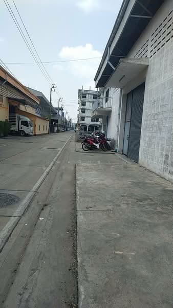 โกดังให้เช่าแพรกษา สมุทรปราการ ขนาด 800ตรม. รถเทรลเลอร์เข้าออกได้ ไฟ3เฟส, Samut Prakan, Phraeksa, Muang Samut Prakarn, Samut Prakan, , 1,000 sqm, Warehouse/Factory For Rent, by เฌอณิษฐา นิติวัชญ์วาณิช, 500234942 - DDproperty.com