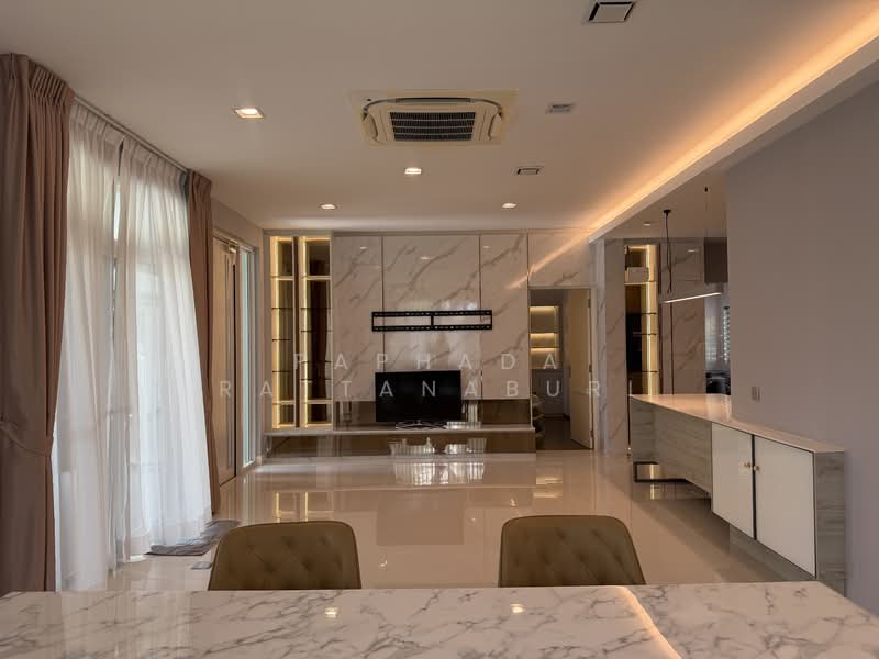 Mantana Motorway-New Krungthepkreetha, Bangkok, Phatthana Chonnabot 4 Road, Khlong Song Ton Nun, Lat Krabang, Bangkok, 4 Bedrooms, 286 sqm, Single Detached House For Sale, by Paphada Rattanaburi, 500234945 - DDproperty.com