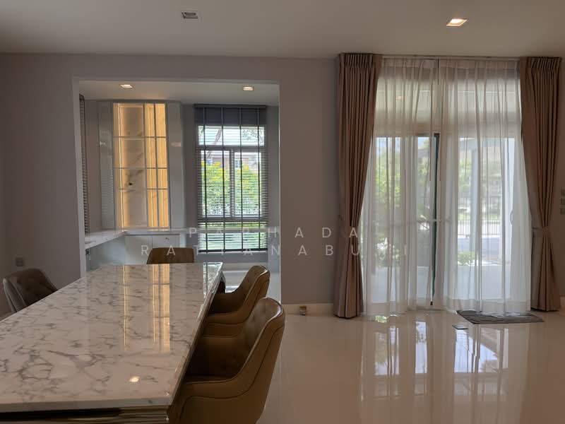 Mantana Motorway-New Krungthepkreetha, Bangkok, Phatthana Chonnabot 4 Road, Khlong Song Ton Nun, Lat Krabang, Bangkok, 4 Bedrooms, 286 sqm, Single Detached House For Sale, by Paphada Rattanaburi, 500234945 - DDproperty.com