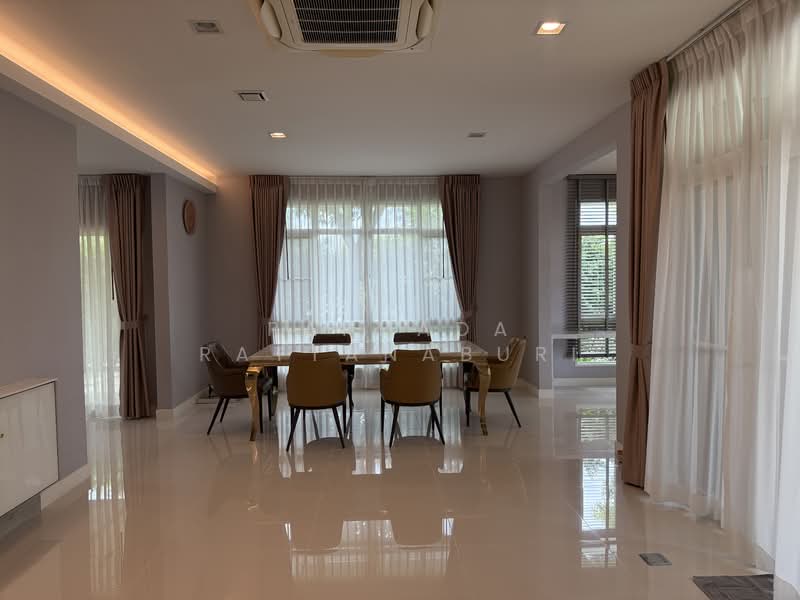 Mantana Motorway-New Krungthepkreetha, Bangkok, Phatthana Chonnabot 4 Road, Khlong Song Ton Nun, Lat Krabang, Bangkok, 4 Bedrooms, 286 sqm, Single Detached House For Sale, by Paphada Rattanaburi, 500234945 - DDproperty.com