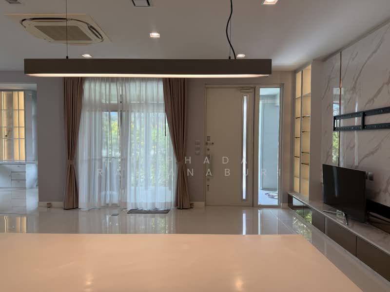 Mantana Motorway-New Krungthepkreetha, Bangkok, Phatthana Chonnabot 4 Road, Khlong Song Ton Nun, Lat Krabang, Bangkok, 4 Bedrooms, 286 sqm, Single Detached House For Sale, by Paphada Rattanaburi, 500234945 - DDproperty.com