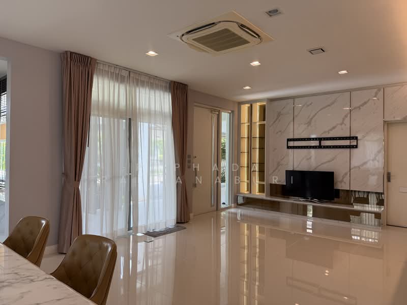 Mantana Motorway-New Krungthepkreetha, Bangkok, Phatthana Chonnabot 4 Road, Khlong Song Ton Nun, Lat Krabang, Bangkok, 4 Bedrooms, 286 sqm, Single Detached House For Sale, by Paphada Rattanaburi, 500234945 - DDproperty.com