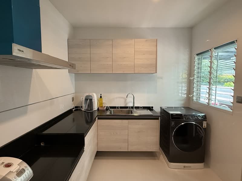 Mantana Motorway-New Krungthepkreetha, Bangkok, Phatthana Chonnabot 4 Road, Khlong Song Ton Nun, Lat Krabang, Bangkok, 4 Bedrooms, 286 sqm, Single Detached House For Sale, by Paphada Rattanaburi, 500234945 - DDproperty.com