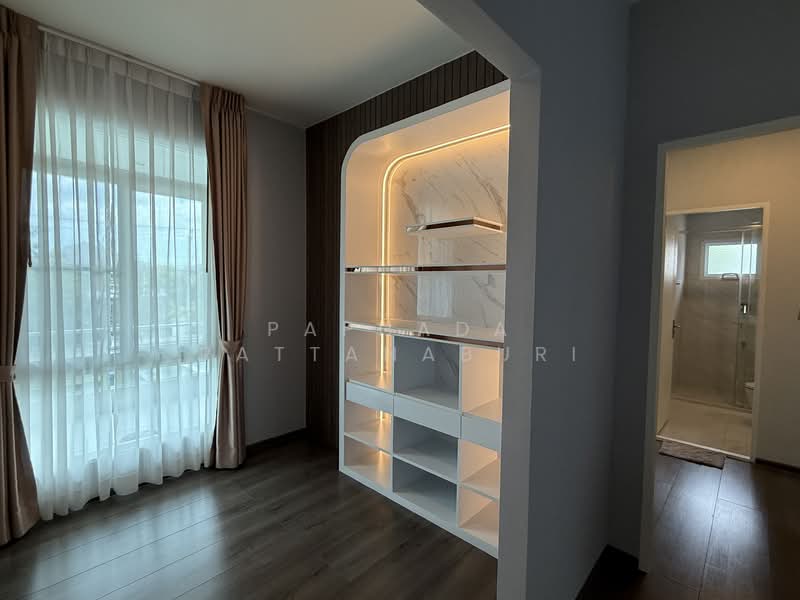 Mantana Motorway-New Krungthepkreetha, Bangkok, Phatthana Chonnabot 4 Road, Khlong Song Ton Nun, Lat Krabang, Bangkok, 4 Bedrooms, 286 sqm, Single Detached House For Sale, by Paphada Rattanaburi, 500234945 - DDproperty.com