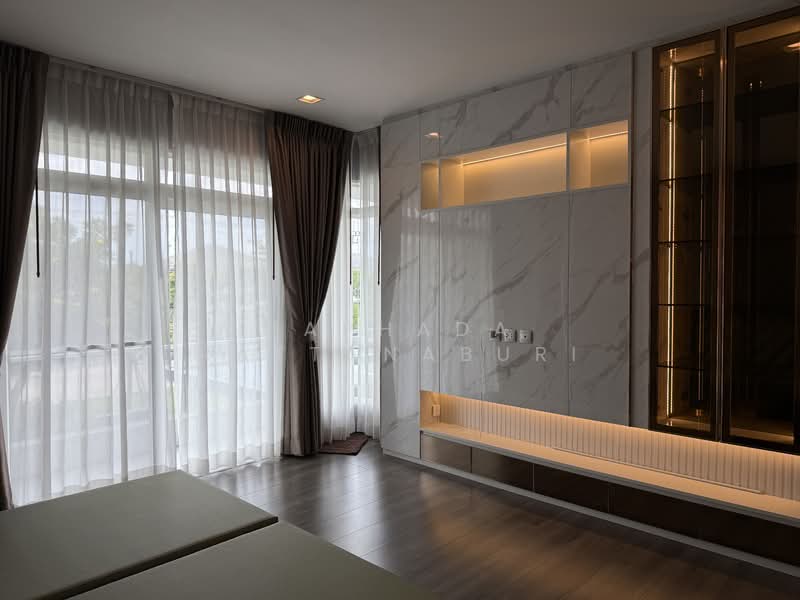 Mantana Motorway-New Krungthepkreetha, Bangkok, Phatthana Chonnabot 4 Road, Khlong Song Ton Nun, Lat Krabang, Bangkok, 4 Bedrooms, 286 sqm, Single Detached House For Sale, by Paphada Rattanaburi, 500234945 - DDproperty.com