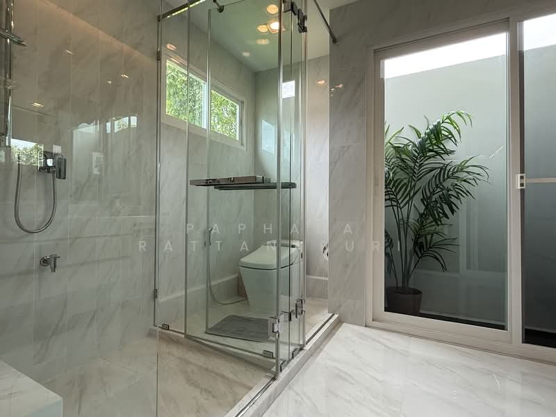 Mantana Motorway-New Krungthepkreetha, Bangkok, Phatthana Chonnabot 4 Road, Khlong Song Ton Nun, Lat Krabang, Bangkok, 4 Bedrooms, 286 sqm, Single Detached House For Sale, by Paphada Rattanaburi, 500234945 - DDproperty.com