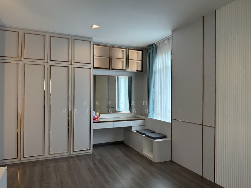 Mantana Motorway-New Krungthepkreetha, Bangkok, Phatthana Chonnabot 4 Road, Khlong Song Ton Nun, Lat Krabang, Bangkok, 4 Bedrooms, 286 sqm, Single Detached House For Sale, by Paphada Rattanaburi, 500234945 - DDproperty.com