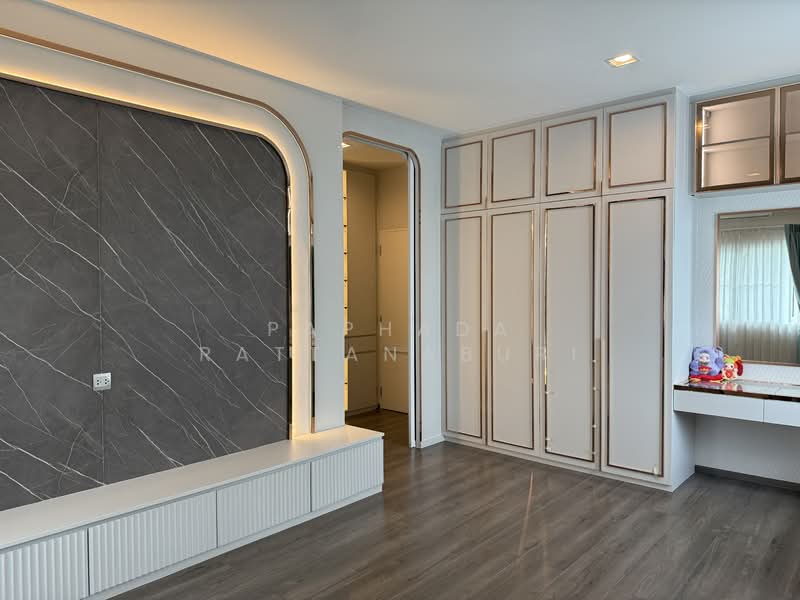 Mantana Motorway-New Krungthepkreetha, Bangkok, Phatthana Chonnabot 4 Road, Khlong Song Ton Nun, Lat Krabang, Bangkok, 4 Bedrooms, 286 sqm, Single Detached House For Sale, by Paphada Rattanaburi, 500234945 - DDproperty.com