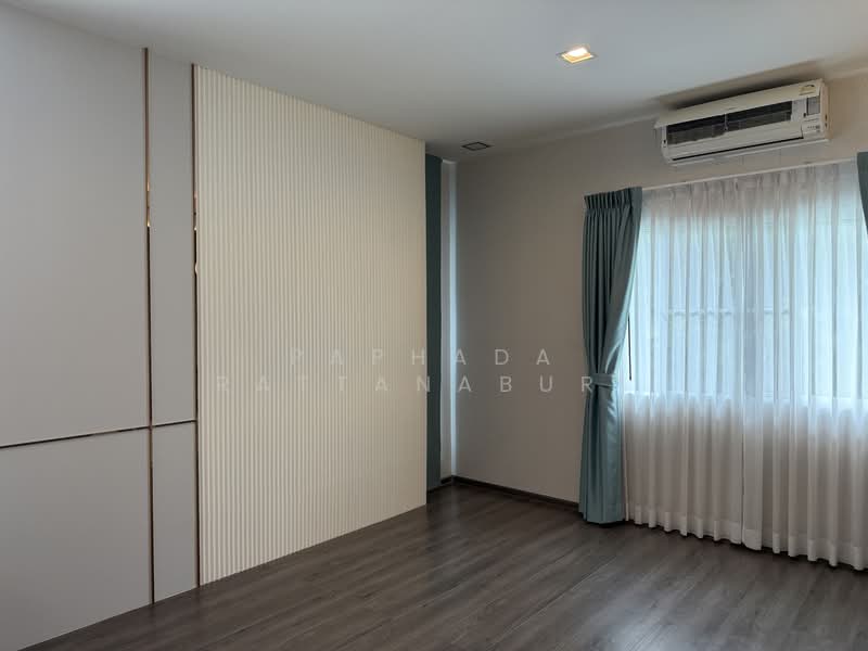 Mantana Motorway-New Krungthepkreetha, Bangkok, Phatthana Chonnabot 4 Road, Khlong Song Ton Nun, Lat Krabang, Bangkok, 4 Bedrooms, 286 sqm, Single Detached House For Sale, by Paphada Rattanaburi, 500234945 - DDproperty.com