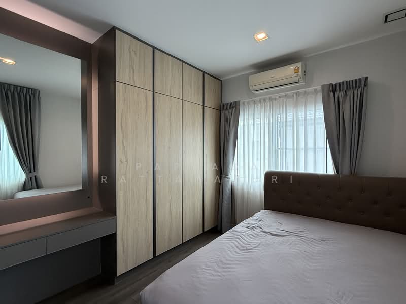 Mantana Motorway-New Krungthepkreetha, Bangkok, Phatthana Chonnabot 4 Road, Khlong Song Ton Nun, Lat Krabang, Bangkok, 4 Bedrooms, 286 sqm, Single Detached House For Sale, by Paphada Rattanaburi, 500234945 - DDproperty.com