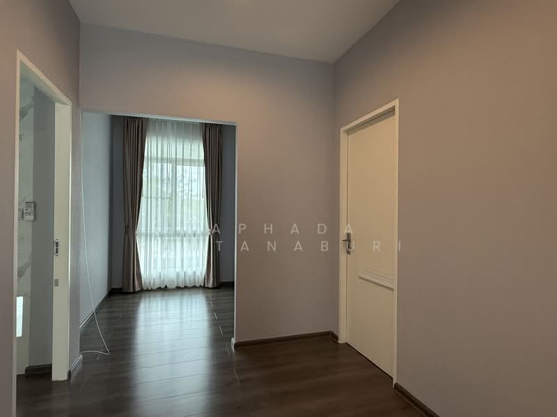 Mantana Motorway-New Krungthepkreetha, Bangkok, Phatthana Chonnabot 4 Road, Khlong Song Ton Nun, Lat Krabang, Bangkok, 4 Bedrooms, 286 sqm, Single Detached House For Sale, by Paphada Rattanaburi, 500234945 - DDproperty.com