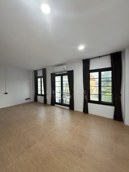 Urban Sathorn : หมู่บ้านเออร์เบิน สาทร, กรุงเทพ, ถนนราชพฤกษ์, บางจาก, ภาษีเจริญ, กรุงเทพ, 300 ตร.ม., ทาวน์เฮ้าส์ ให้เช่า, โดย Living Real Estates, 500234948 - DDproperty.com