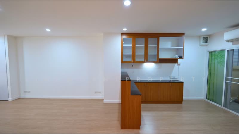 Aroonpat Rama 3 - Sathupradit, Bangkok, Yannawa Road, Chong Nonsi, Yan Nawa, Bangkok, 3 Bedrooms, 471 sqm, Townhouse For Sale, by Line@GantProperty, 500234976 - DDproperty.com