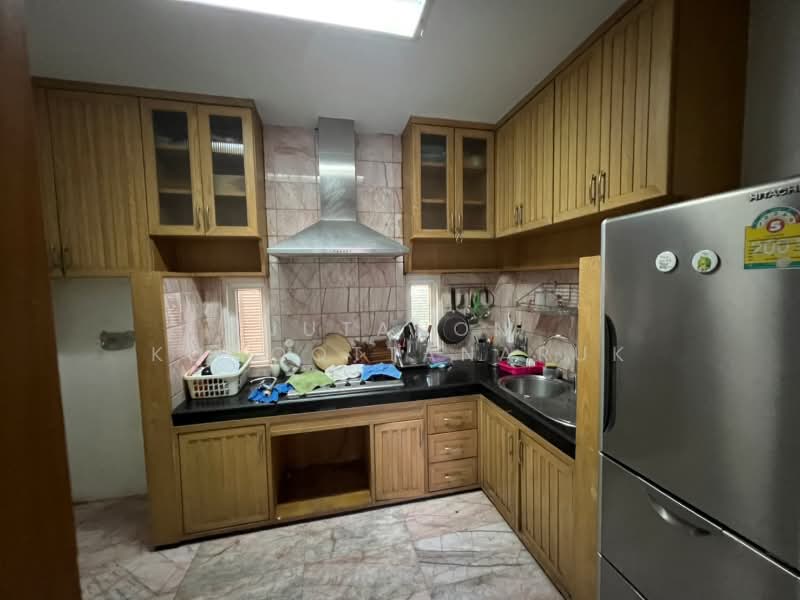 ขายบ้านเดี่ยว 2 ชั้น ท่าผักซอย 4 พร้อมที่ดิน บิวท์อินทั้งหลัง เฟอร์นิเจอร์ครบ เดินทางสะดวก, Ratchaburi, Don Kruai, Damnoen Saduak, Ratchaburi, 4 Bedrooms, 270 sqm, Single Detached House For Sale, by Jutanon Komoottanaruk, 500235016 - DDproperty.com