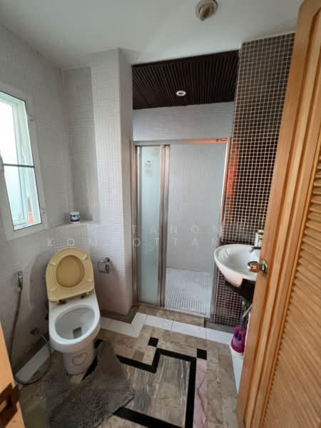 ขายบ้านเดี่ยว 2 ชั้น ท่าผักซอย 4 พร้อมที่ดิน บิวท์อินทั้งหลัง เฟอร์นิเจอร์ครบ เดินทางสะดวก, Ratchaburi, Don Kruai, Damnoen Saduak, Ratchaburi, 4 Bedrooms, 270 sqm, Single Detached House For Sale, by Jutanon Komoottanaruk, 500235016 - DDproperty.com