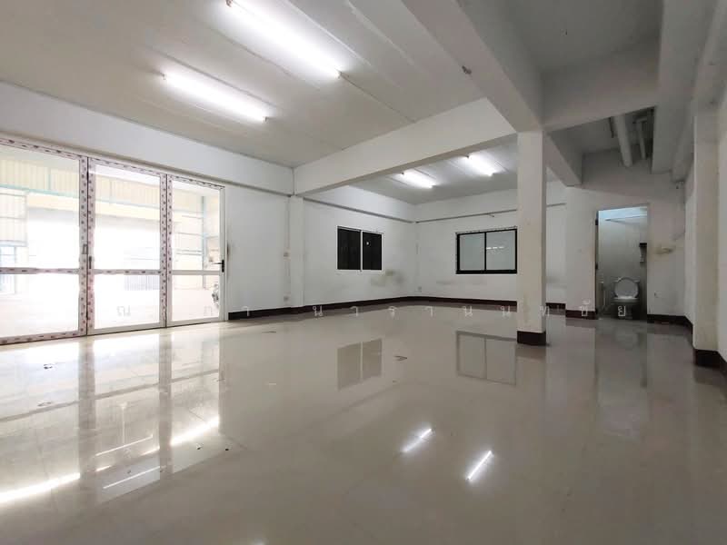 โกดัง พื้นที่สีม่วง ซอยไทยประกัน ถนนเทพารักษ์, สมุทรปราการ, เทพารักษ์, บางเสาธง, บางเสาธง, สมุทรปราการ, 300 ตร.ม., โกดัง-โรงงาน ขาย, โดย ปุณณภา นารานนทชัย, 500235030 - DDproperty.com