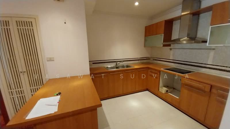 Liberty Park 2, Bangkok, 55 Soi Sukhumvit 11, Khlongtoei Nua, Watthana, Bangkok, 2 Bedrooms, 123 sqm, Condo For Sale, by Vasawat Sudvaja, 500235059 - DDproperty.com