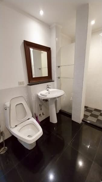 Liberty Park 2, Bangkok, 55 Soi Sukhumvit 11, Khlongtoei Nua, Watthana, Bangkok, 2 Bedrooms, 123 sqm, Condo For Sale, by Vasawat Sudvaja, 500235059 - DDproperty.com