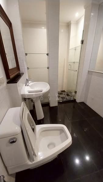 Liberty Park 2, Bangkok, 55 Soi Sukhumvit 11, Khlongtoei Nua, Watthana, Bangkok, 2 Bedrooms, 123 sqm, Condo For Sale, by Vasawat Sudvaja, 500235059 - DDproperty.com